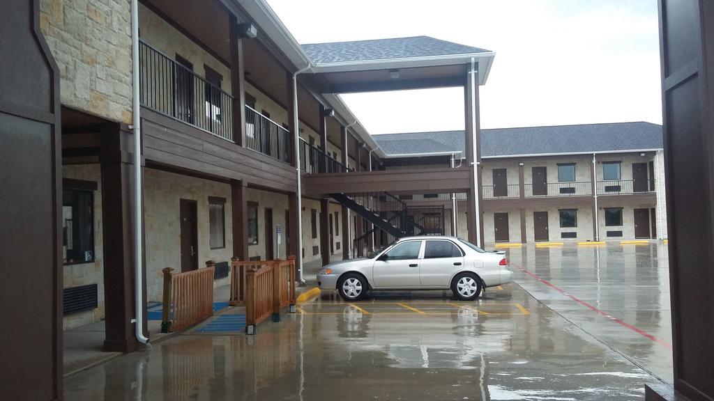 Lux Inn&Suites Three Rivers Extérieur photo