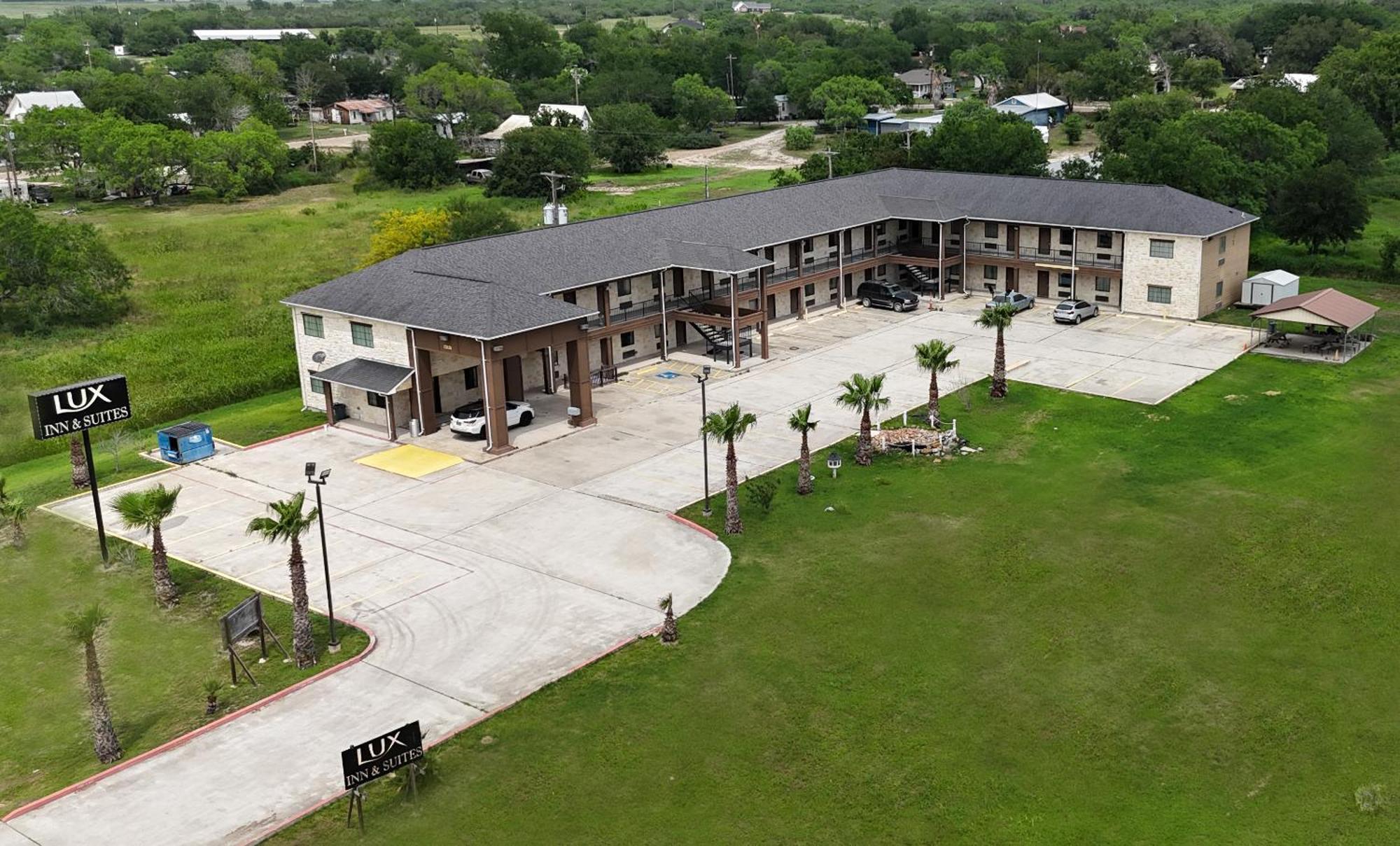 Lux Inn&Suites Three Rivers Extérieur photo