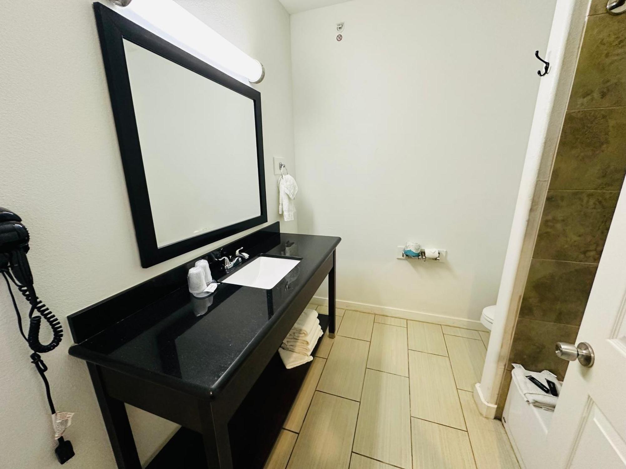 Lux Inn&Suites Three Rivers Extérieur photo