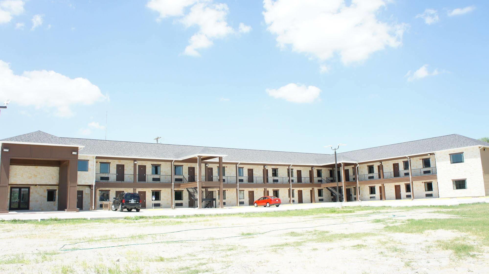 Lux Inn&Suites Three Rivers Extérieur photo