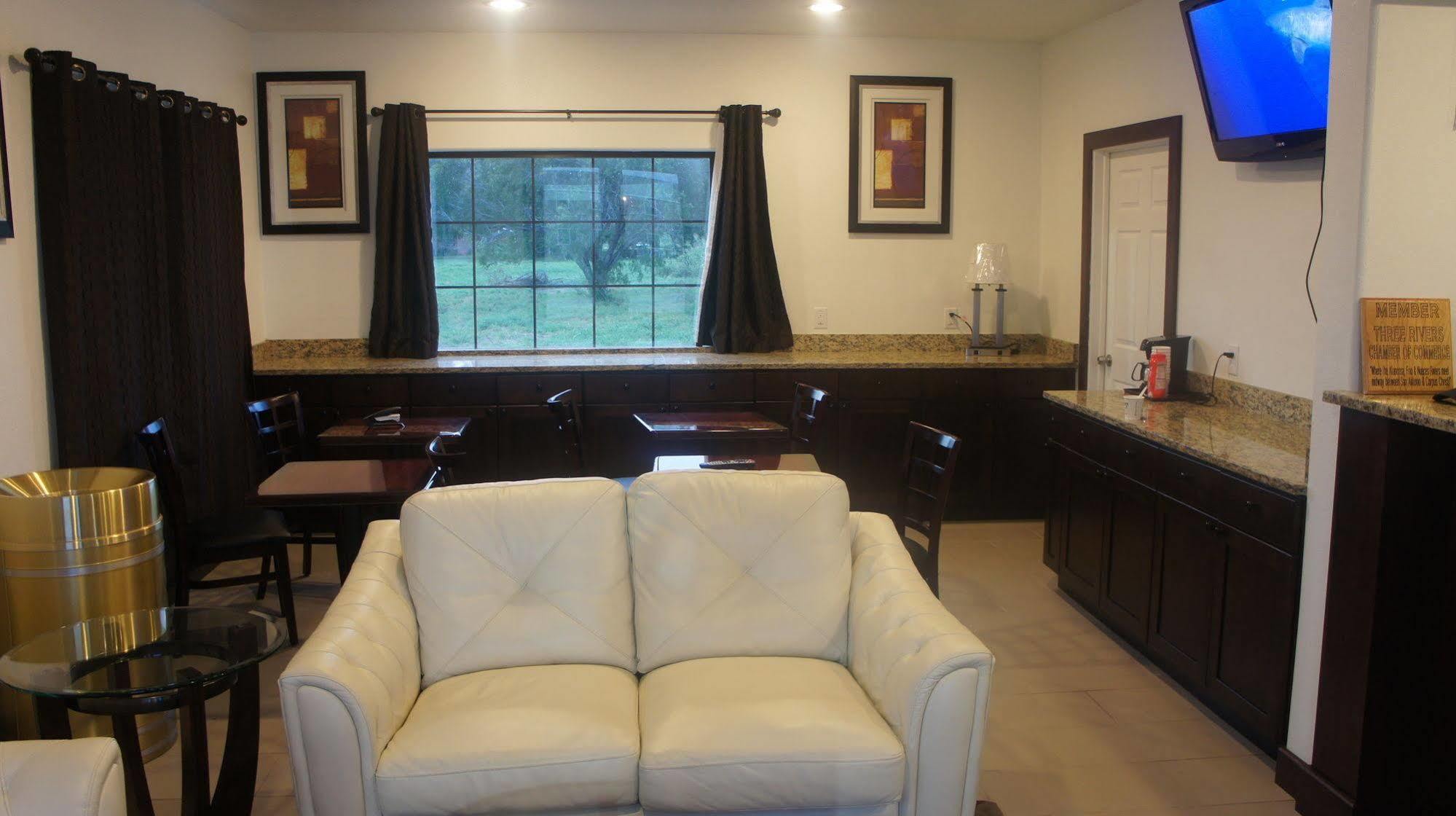 Lux Inn&Suites Three Rivers Extérieur photo