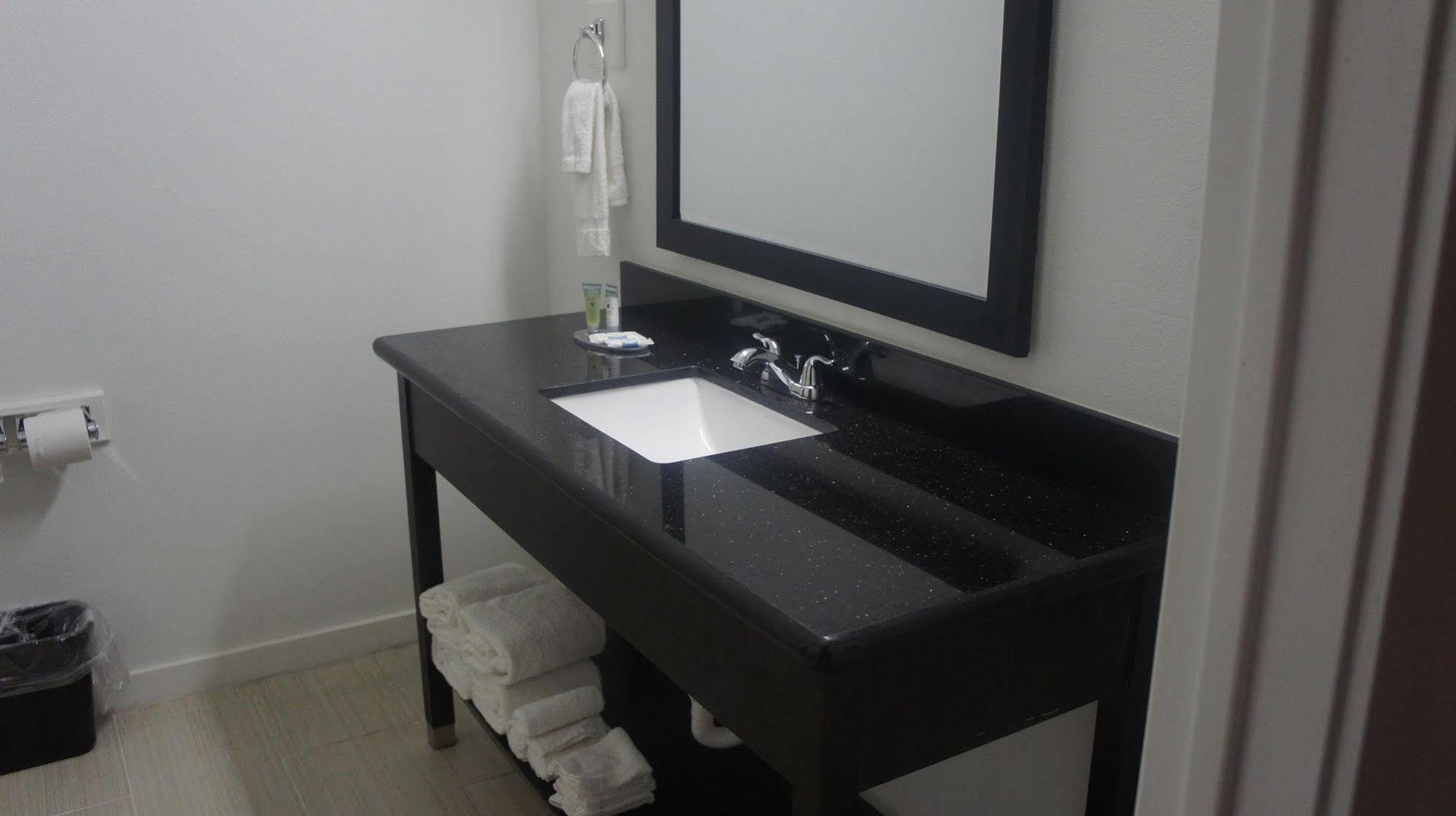 Lux Inn&Suites Three Rivers Extérieur photo